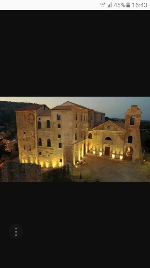 B&B E Casa Vacanza Al Castello Роччелла-Йоніка Екстер'єр фото